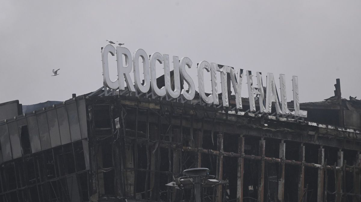 Z koncertní haly zbyly ohořelé trosky. Fotky z masakru u Moskvy